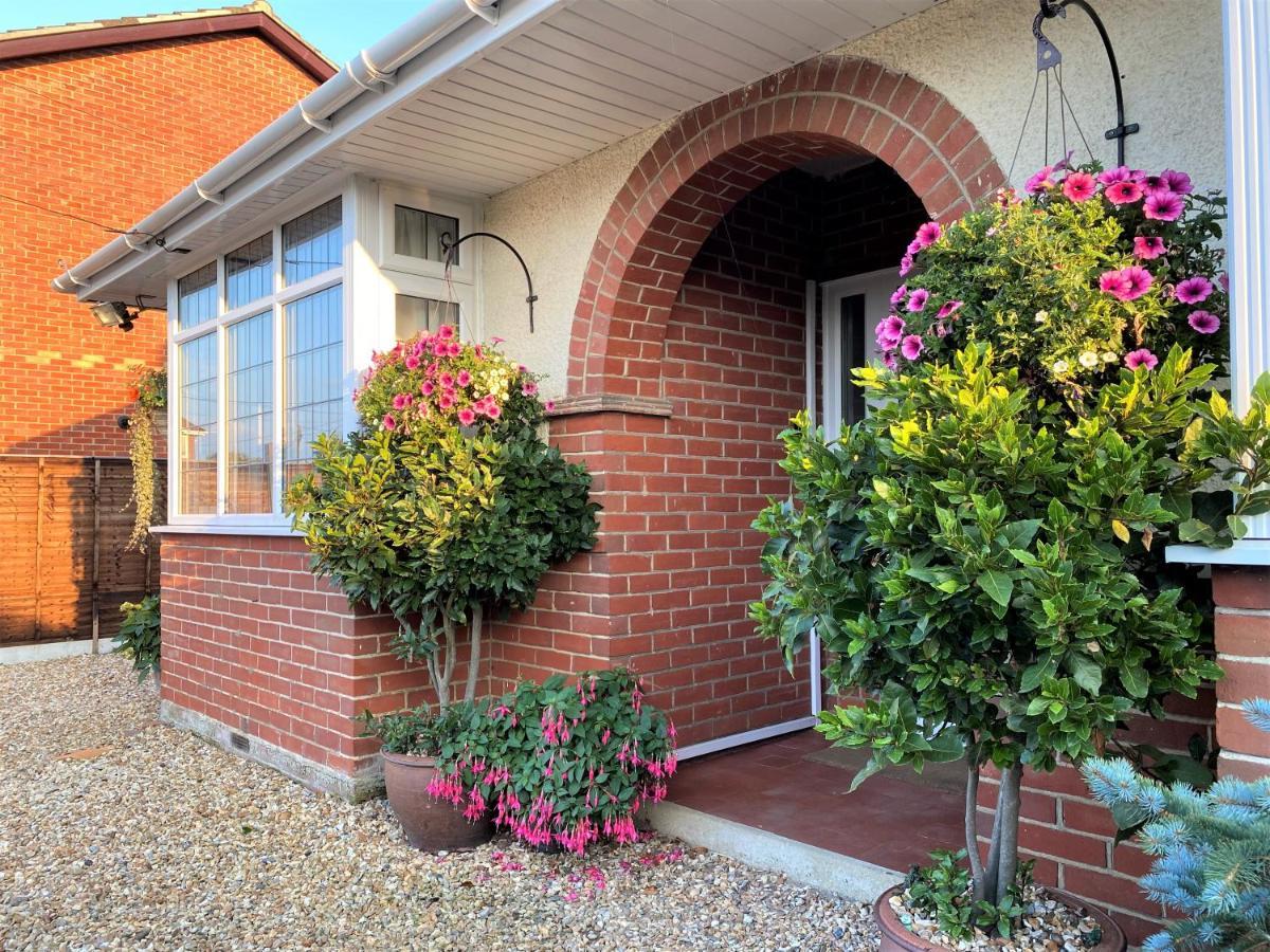 En-Suite Nook Near Forest & Sea, Super Value With Fridge, Microwave And Tv Lymington Buitenkant foto