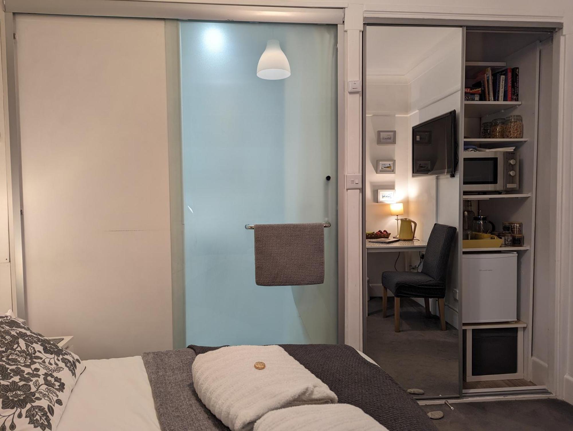 En-Suite Nook Near Forest & Sea, Great Value With Fridge, Microwave And Tv Lymington Buitenkant foto